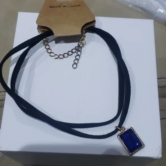 Chocker Necklace - Picture 4 of 5